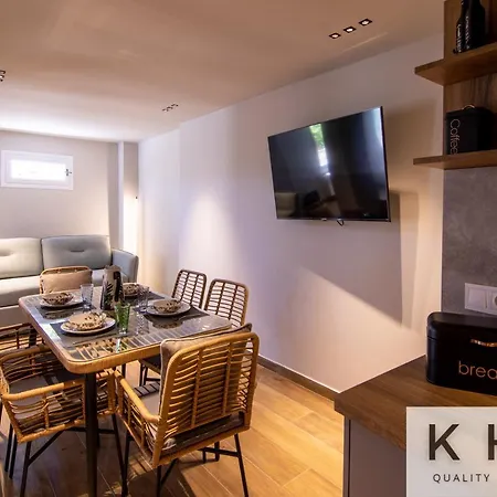 Seaside Ground Floor Elegant In Fiskardo! 20 Steps From Zavalata Beach!