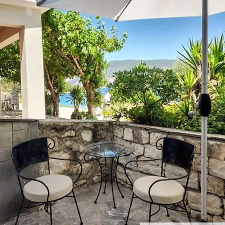 Apartment Seaside Ground Floor Elegant In Fiskardo! 20 Steps From Zavalata Beach! *