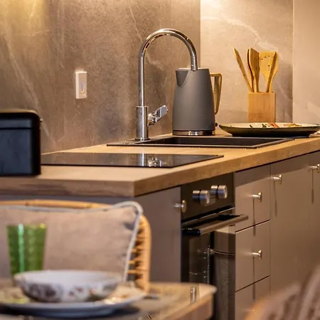 아파트 Seaside Ground Floor Elegant In Fiskardo! 20 Steps From Zavalata Beach!