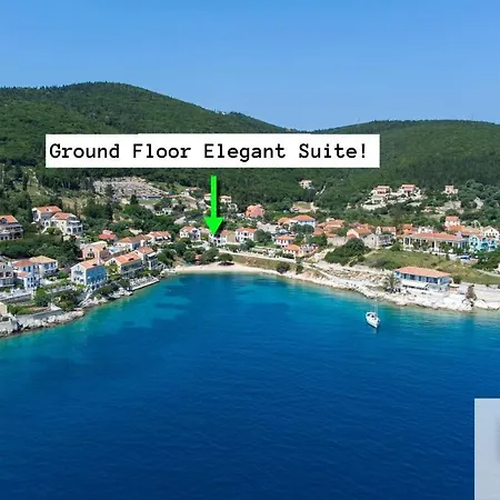 Seaside Ground Floor Elegant In Fiskardo! 20 Steps From Zavalata Beach! アパート フィスカルドン